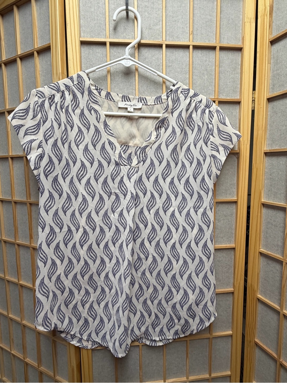 Wave-Print Cap Sleeve Blouse - White and Navy